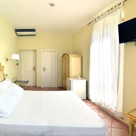 Sourire Hotel 3*