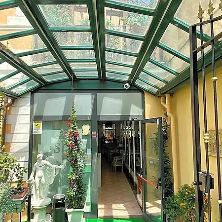 Sourire Hotel